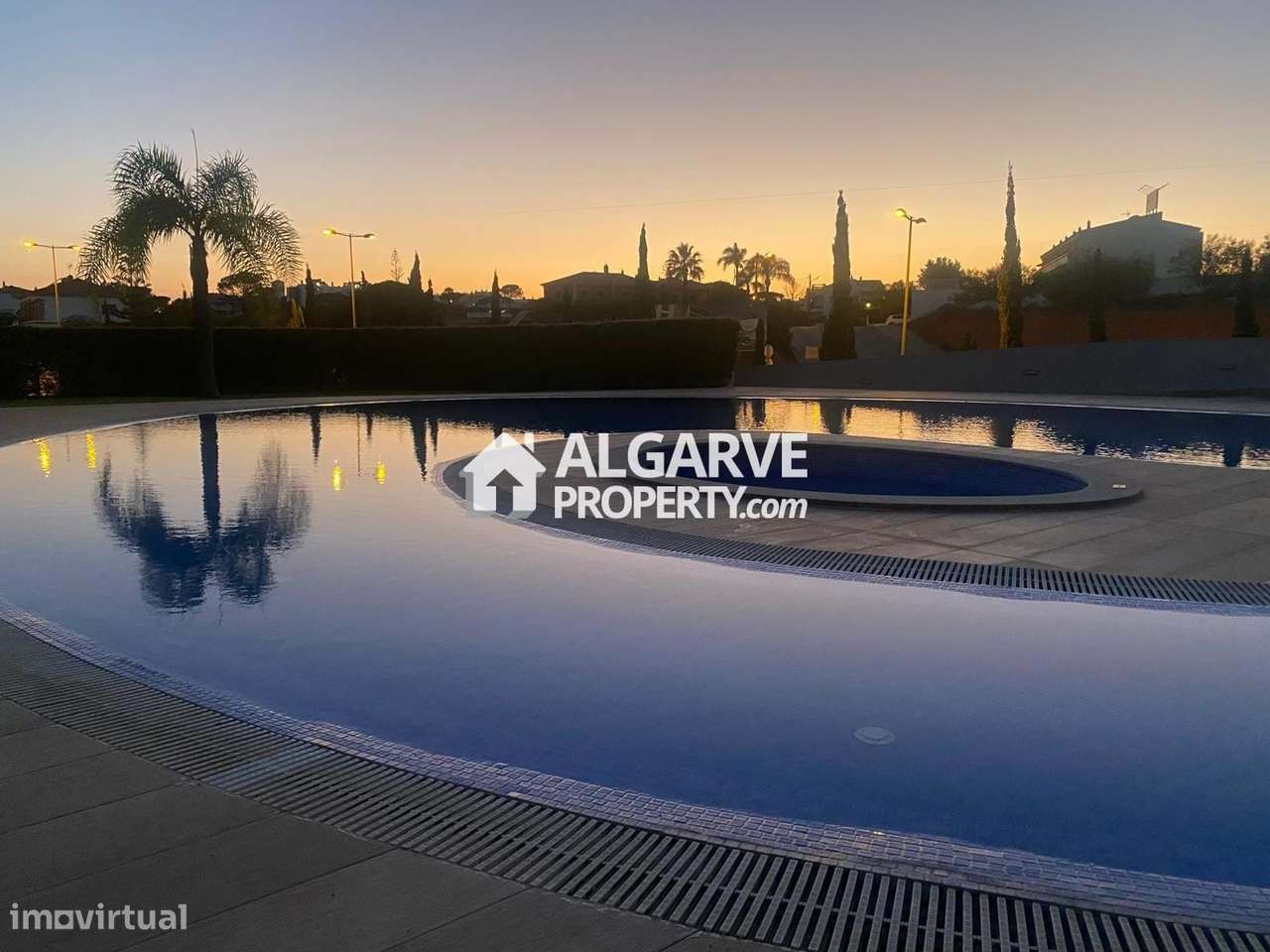 Excelente T2 Moderno com amplo terraço perto da Praia — Quarteira, Alg-8