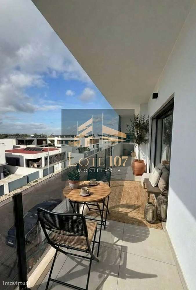 Apartamento T3 Novo em Val Flores-10