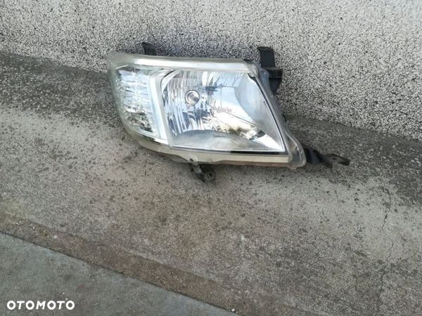 TOYOTA HILUX VII 7 LIFT LAMPA PRZÓD PRZEDNIA PRAWA - 1