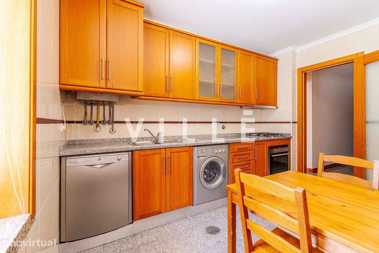 Apartamento T2 com Garagem Fechada e Arrumo no Glicinias-10