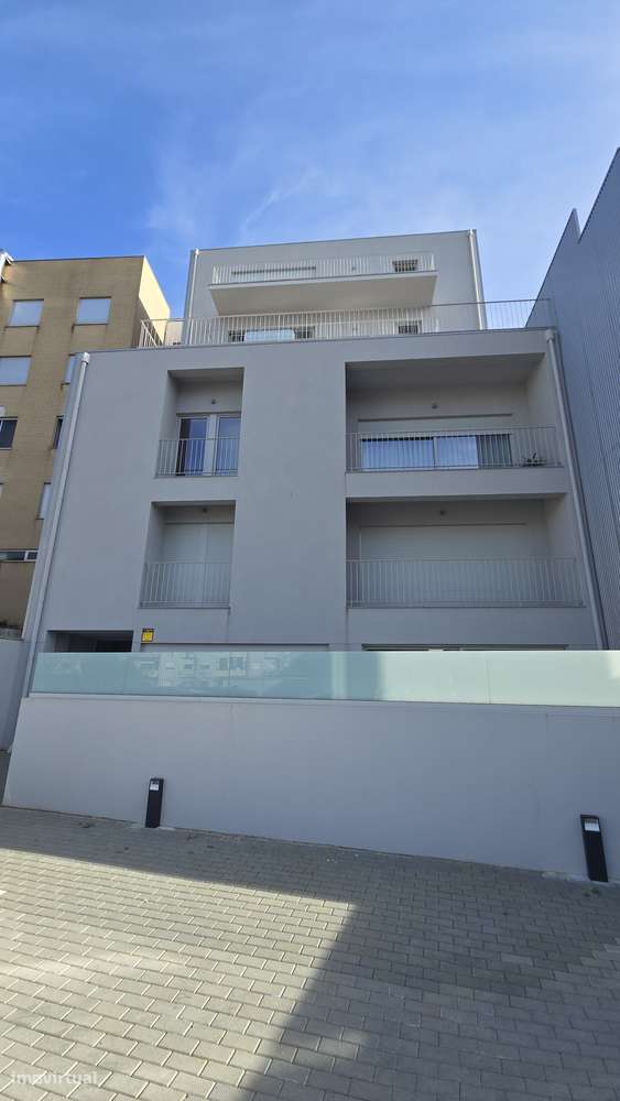 APARTAMENTO T2 NOVO COM TERRAÇO NO CORAÇÃO DE BRAGA-16