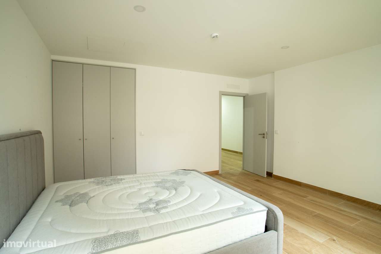 +6% Yield | Luxury Garden T2 no Centro Histórico do Porto – 107m²-16