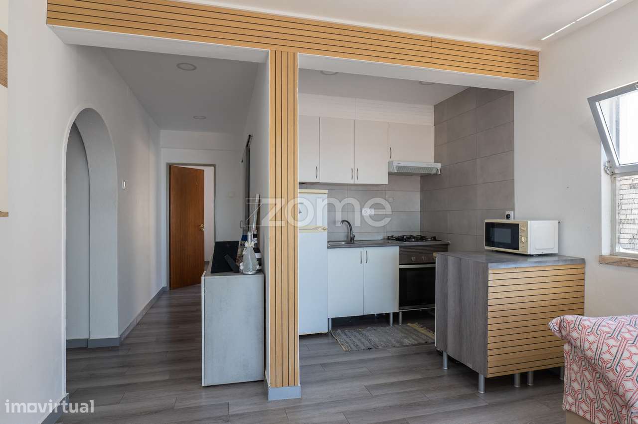 Vende-se apartamento T1 Remodelado, Monte Abraão-12