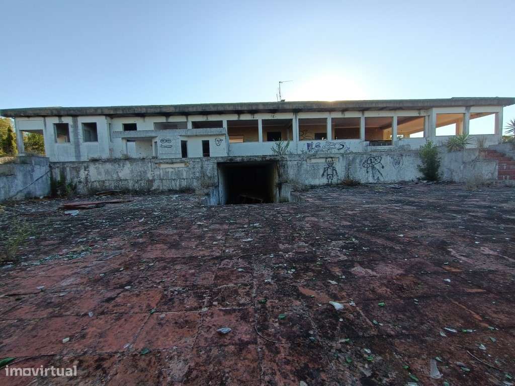 PRÉDIO PARA SERVIÇOS-24