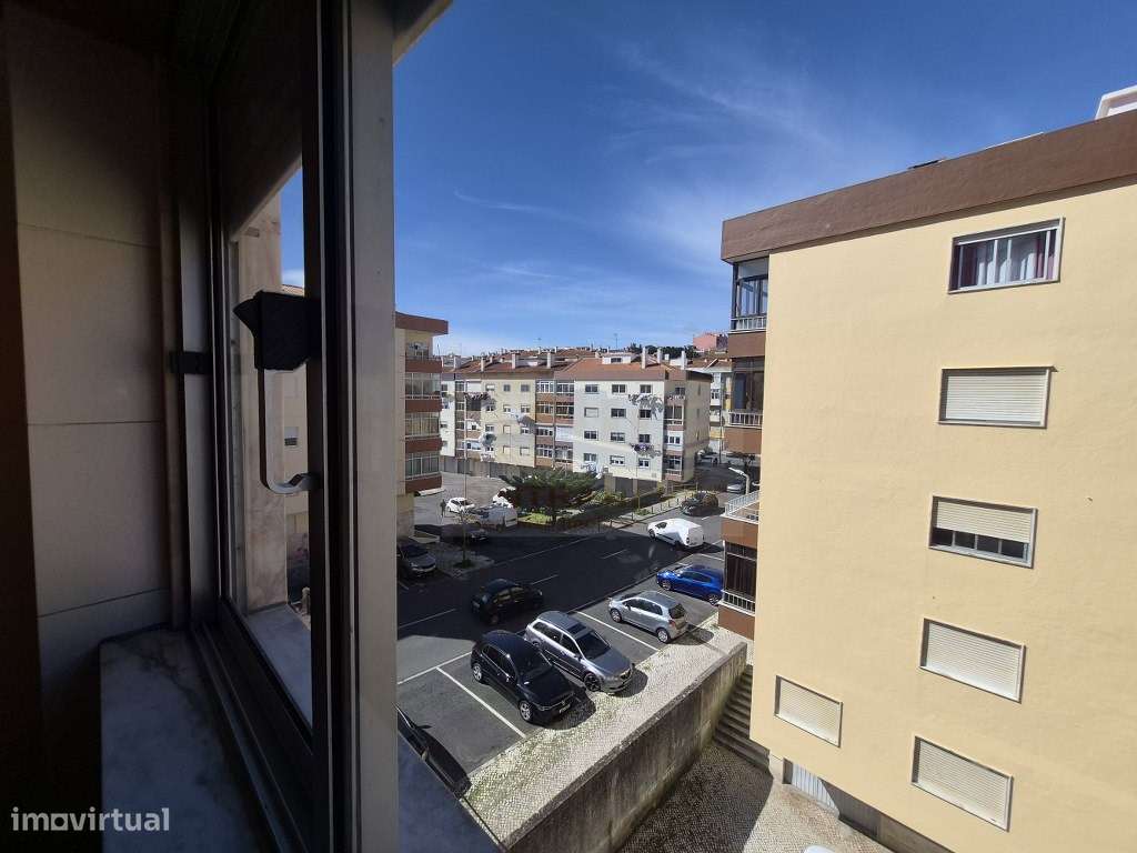 Apartamento T2 na Habitacional Serra das Minas, Rio do Mouro - Sintra - Grande imagem: 4/17