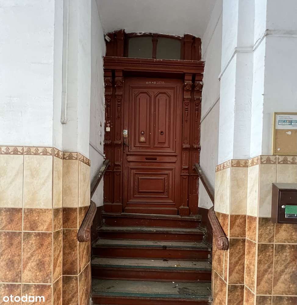 Aleja Fontann // Parter // FRONT-2