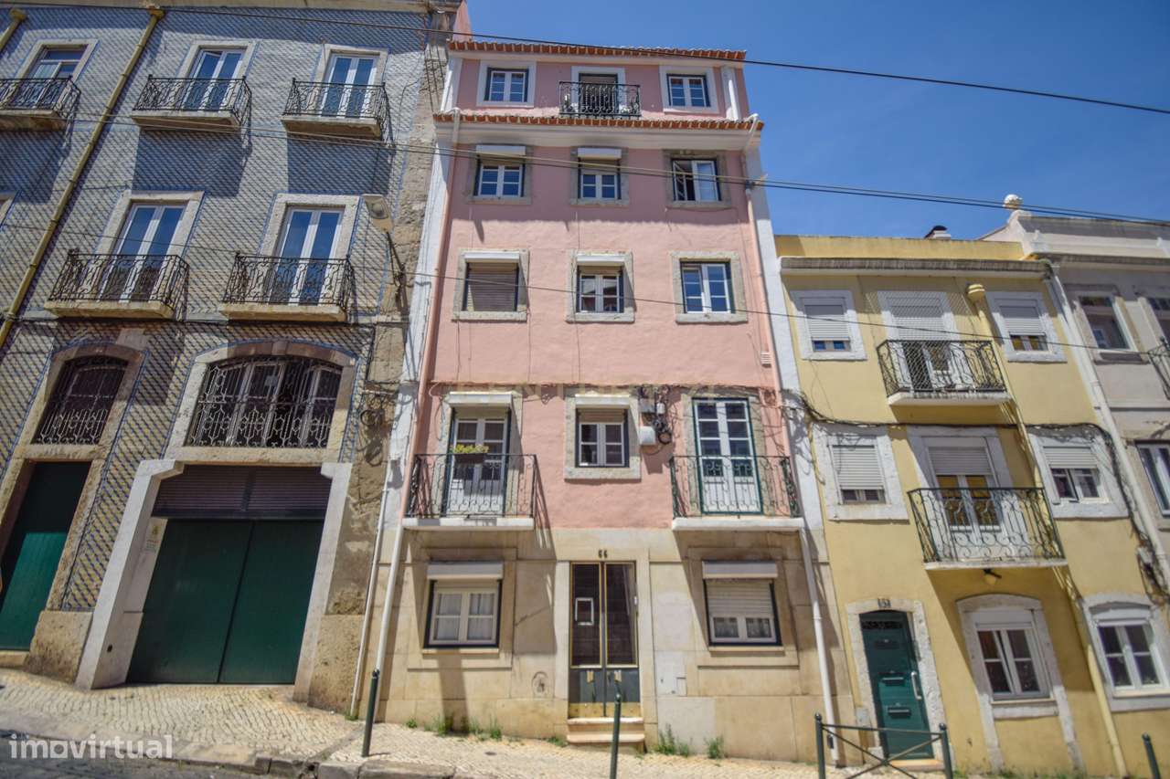 Apartamento com mezzanine e potencial de reconversão na Estrela-13