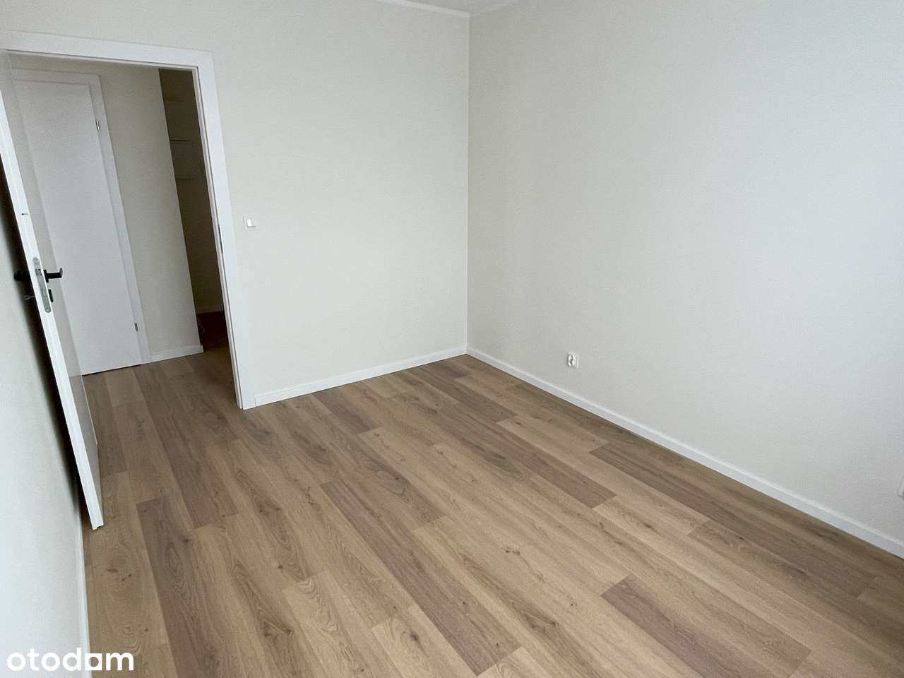 ‼️HALA GARAŻOWA W CENIE‼️ 3 pokoje, blisko Stacji Metra Karolin-2