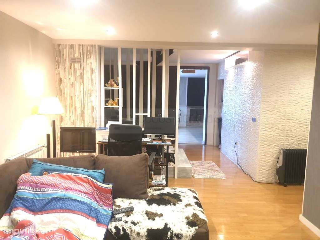 Moradia Gaveto T3 mais escritório e um apartamento T2-25