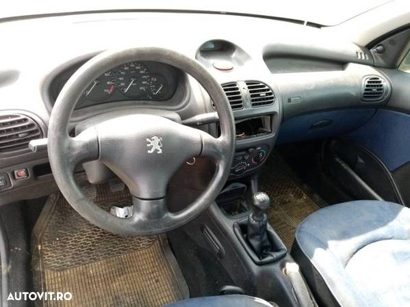 Dezmembrez Peugeot 206 - 2