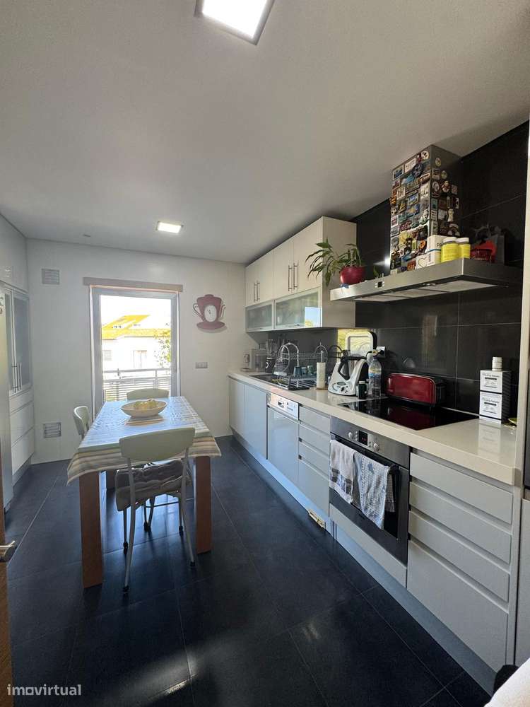 Apartamento duplex T4 com 3  garagens-11