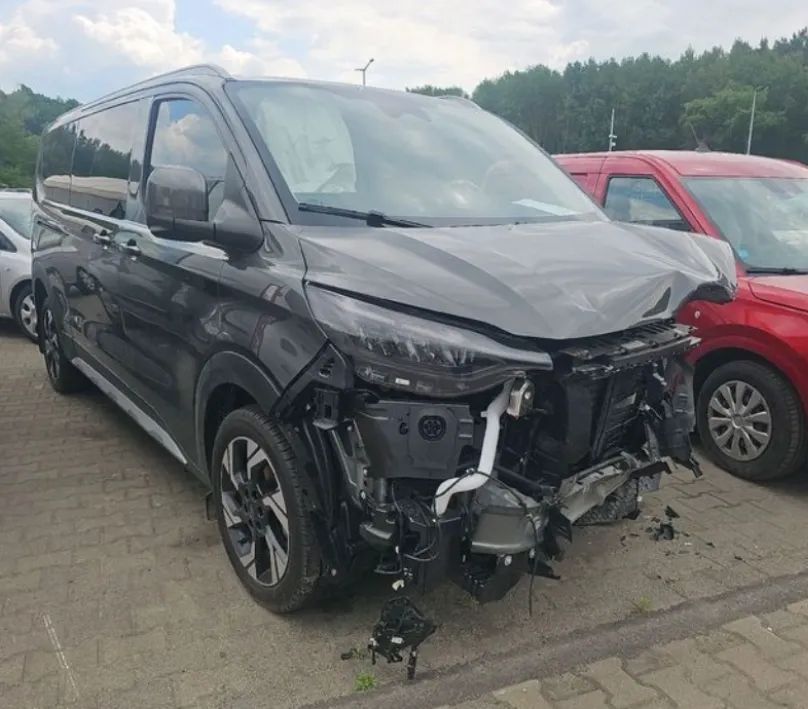 Ford Tourneo Custom 2.5 PHEV CVT 340 L2 Titanium X 2026
