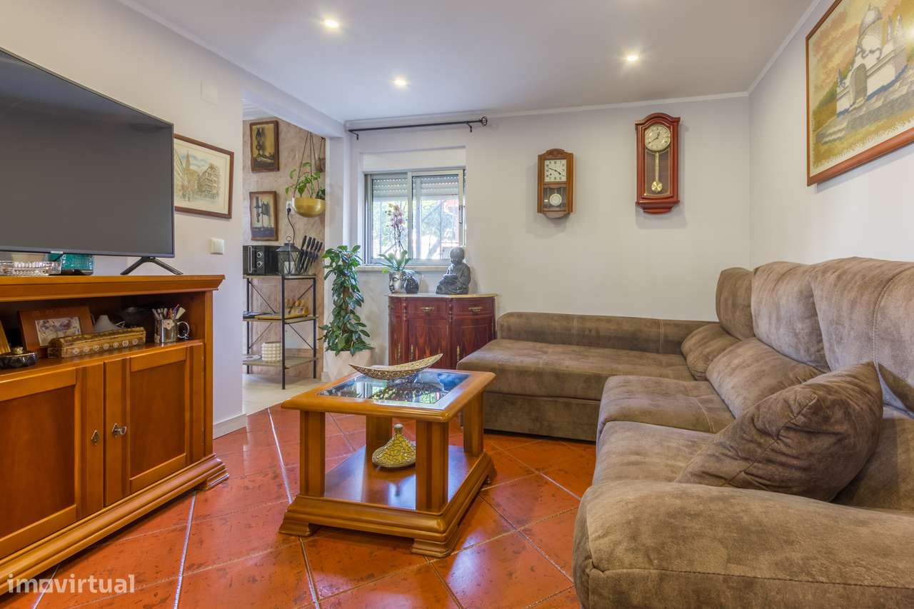 Moradia T2 com piscina e com Anexo T1 em Fernão Ferro, Seixal-8