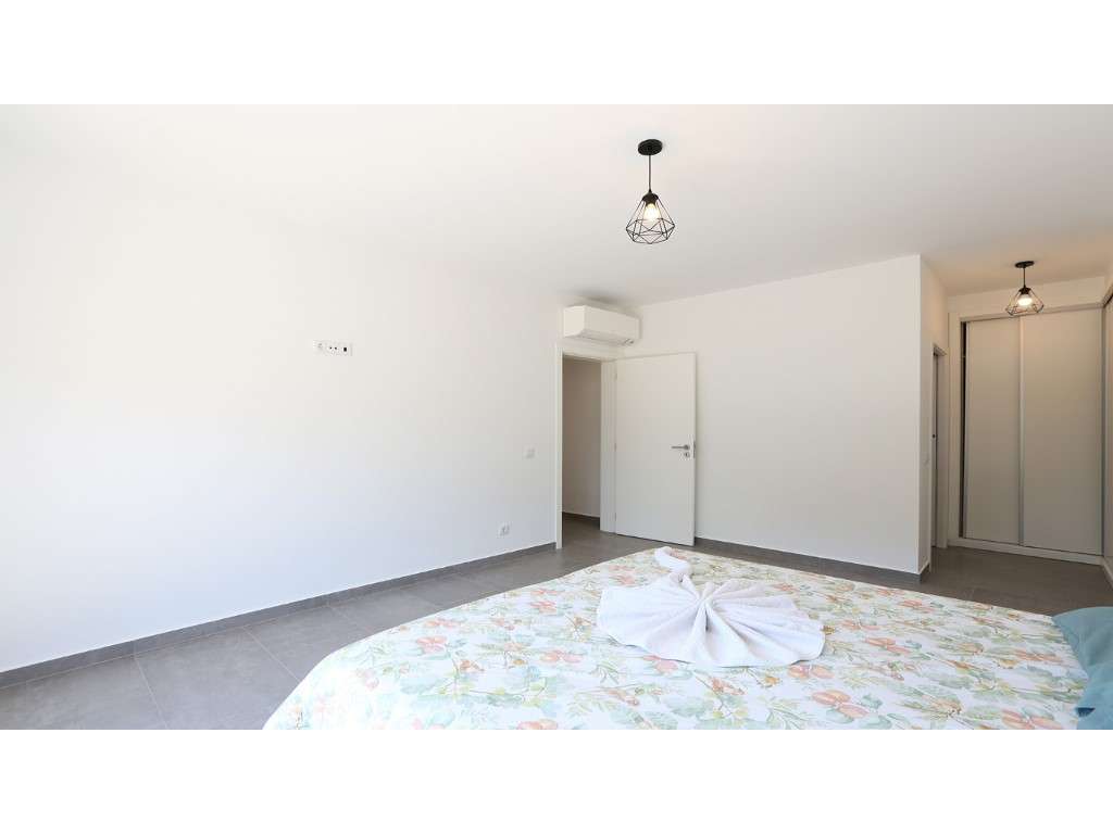 Moradia T4 Contemporânea com Piscina, Jardim e Excelente Localizaçã...-37