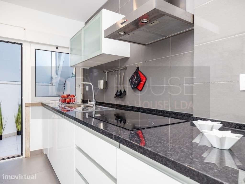 Apartamento T2 Benfica Rua Drº João de Barros nº25 r/c dt-8