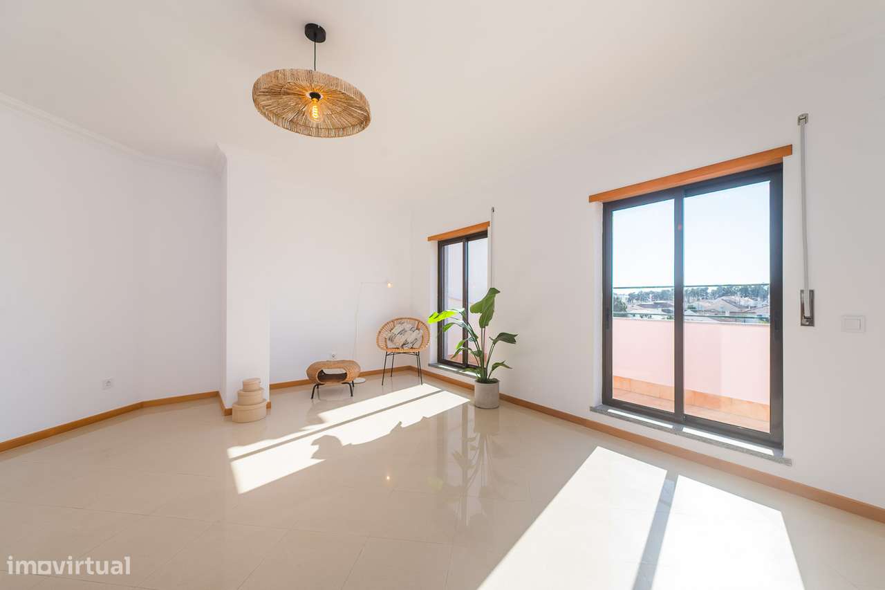 Apartamento T2 na Quinta do Conde com areas de 136m2 - Grande imagem: 5/57