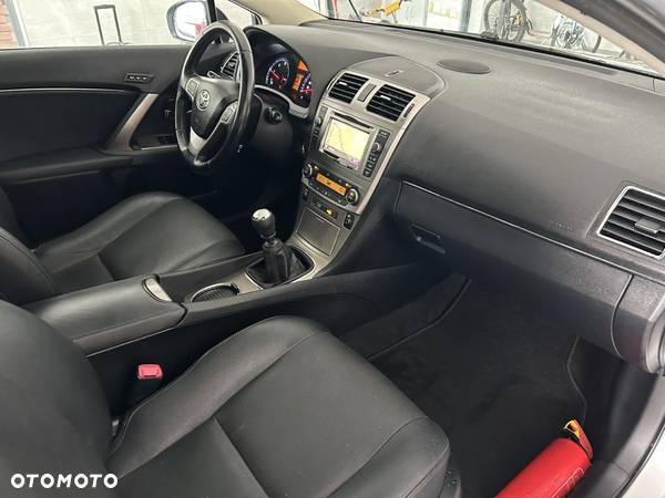 Toyota Avensis 2.0 D-4D Platinium - 32