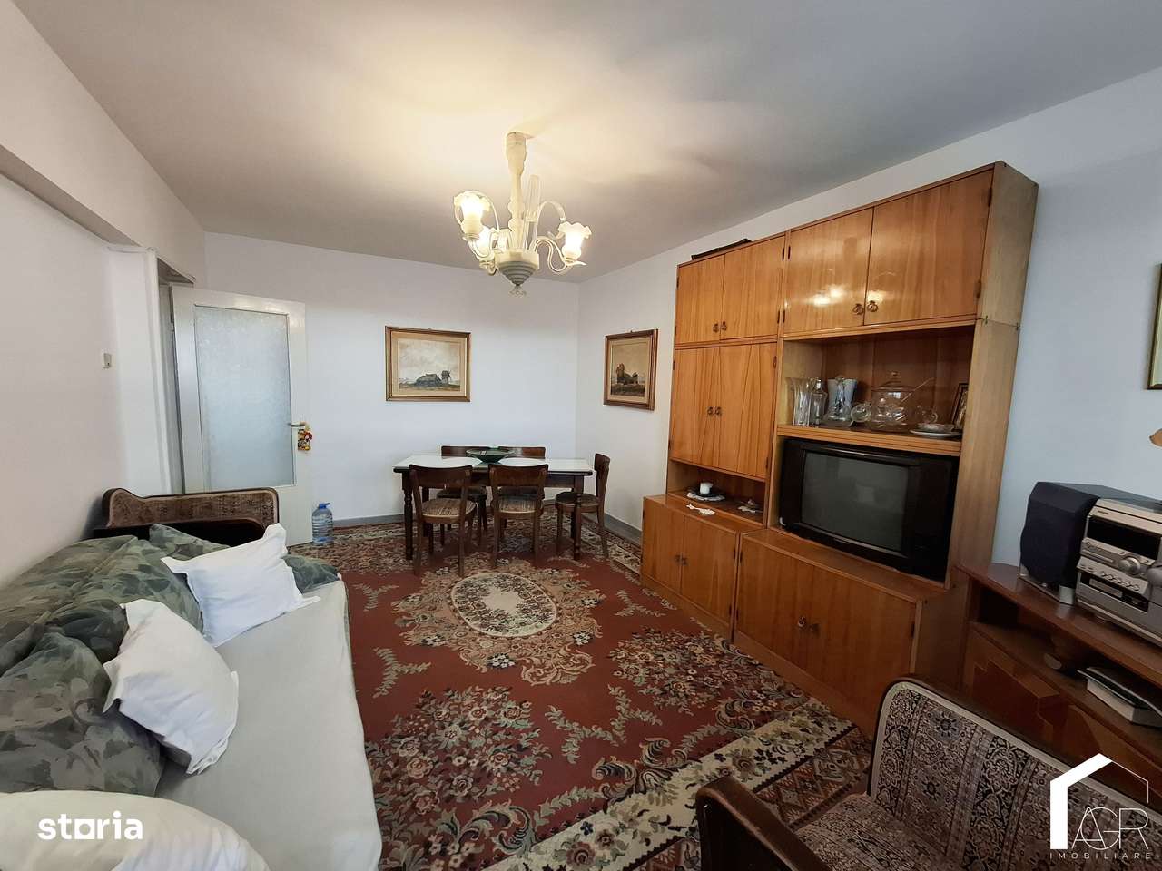 Apartament cu 2 camere, decomandat, confort 1, zona Republicii - Imagine principală: 2/10