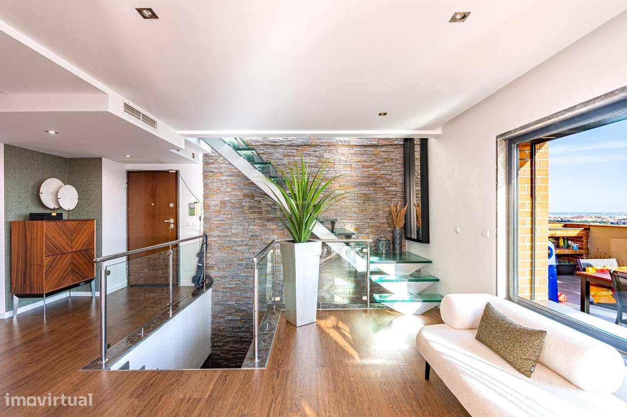 APARTAMENTO T4 TRIPLEX- URB JARDIM DA AMOREIRA - ODIVELAS - Grande imagem: 4/57