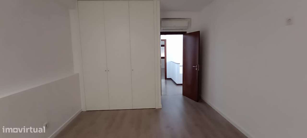 Moradia T4 Isolada na Urbanização do Bonito – Entroncamento-26