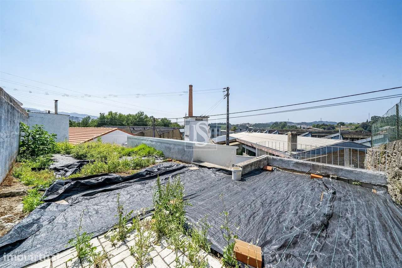 Moradia Térrea T2+1 Renovada | São Martinho do Campo-33