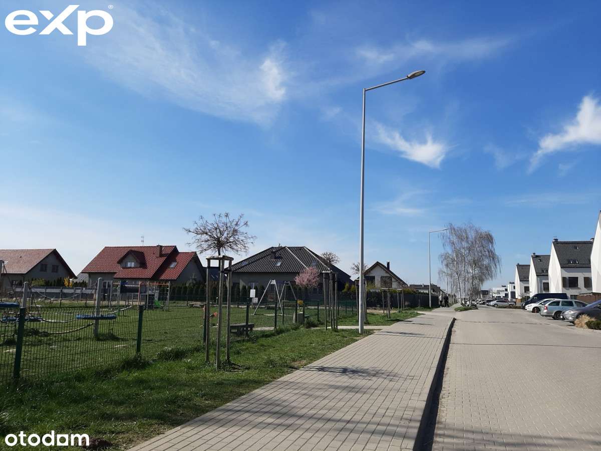 Cicha spokojna okolica w pobliżu lasu *gotowe-13