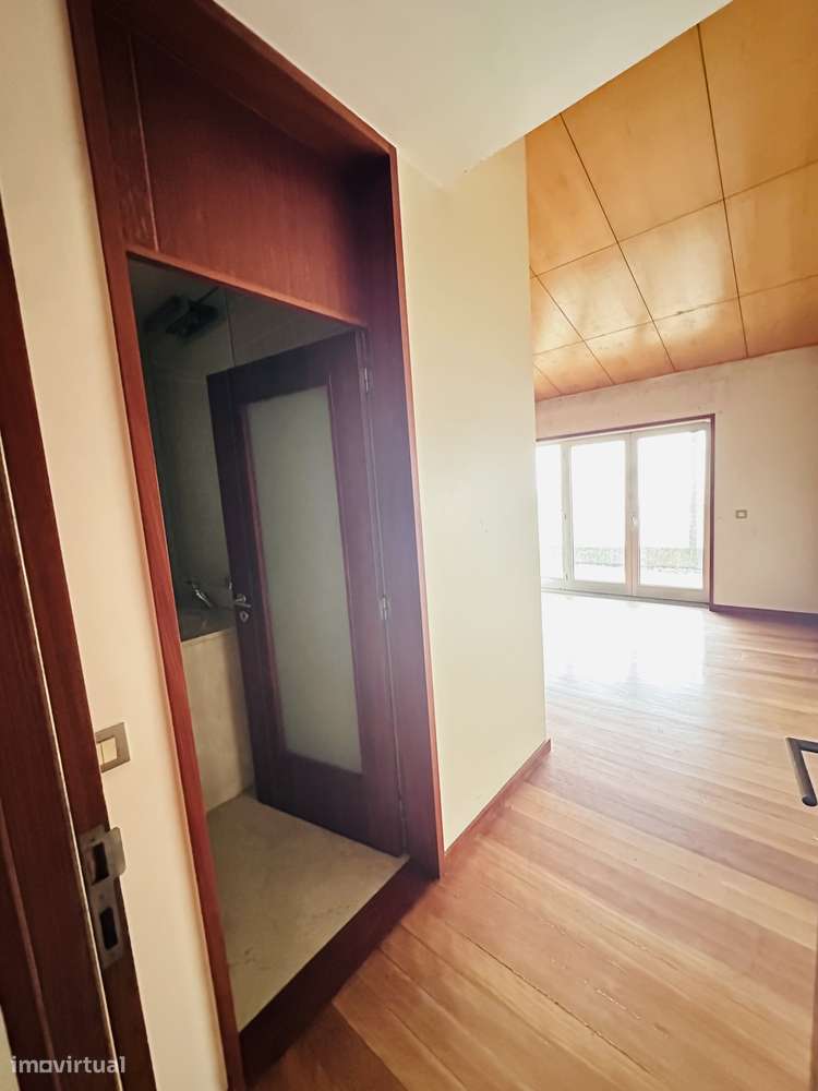 Moradia T4 com piscina, garagem e jardim em Galegos-9