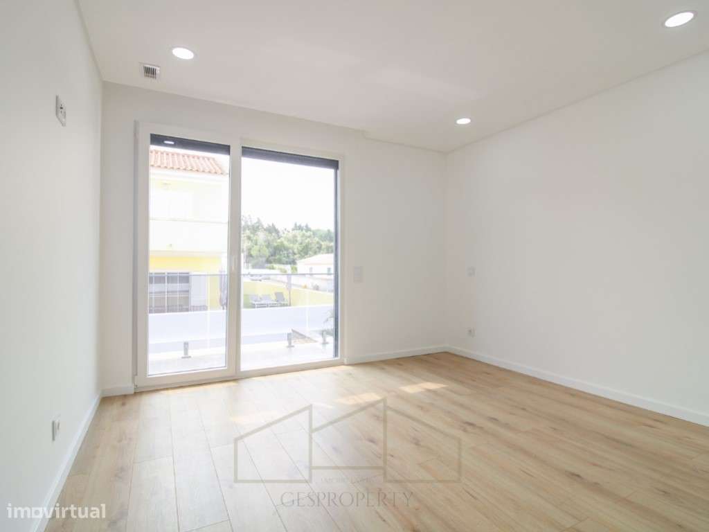 Moradia Isolada T4 - inserida em lote 420m2 - Aldeias de Irmaos - A...-44