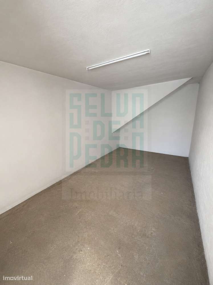 T2 Remodelado com Garagem Box em Valbom | A 10 Min do Porto-11