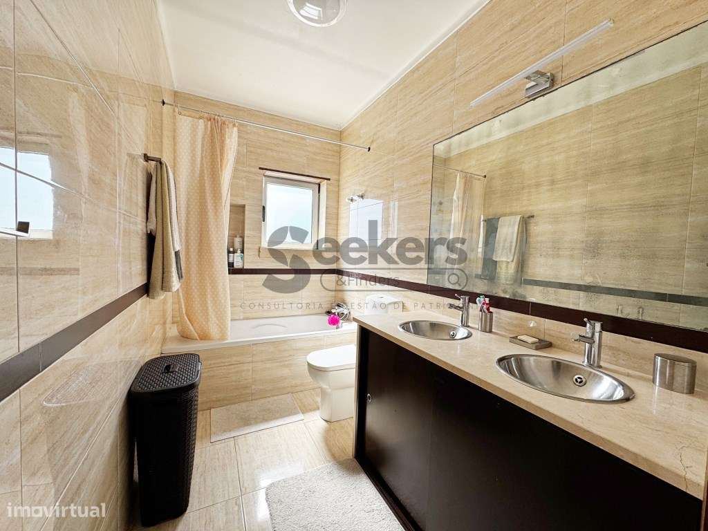 Exclusiva Moradia T3+2 com Jardim, Salão Social e Cozinha de Sonho ...-13