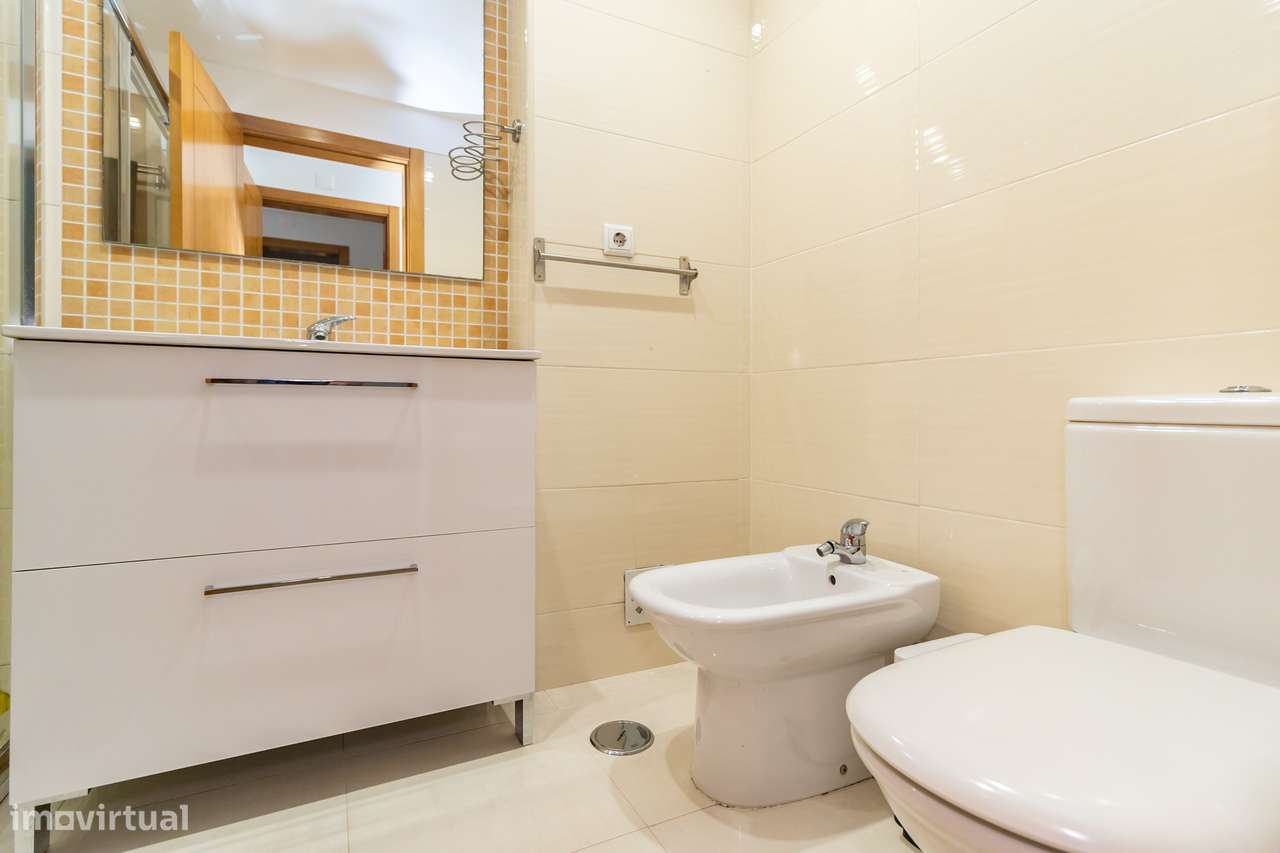 Moderno apartamento T3 com parqueamento e arrecadação-34