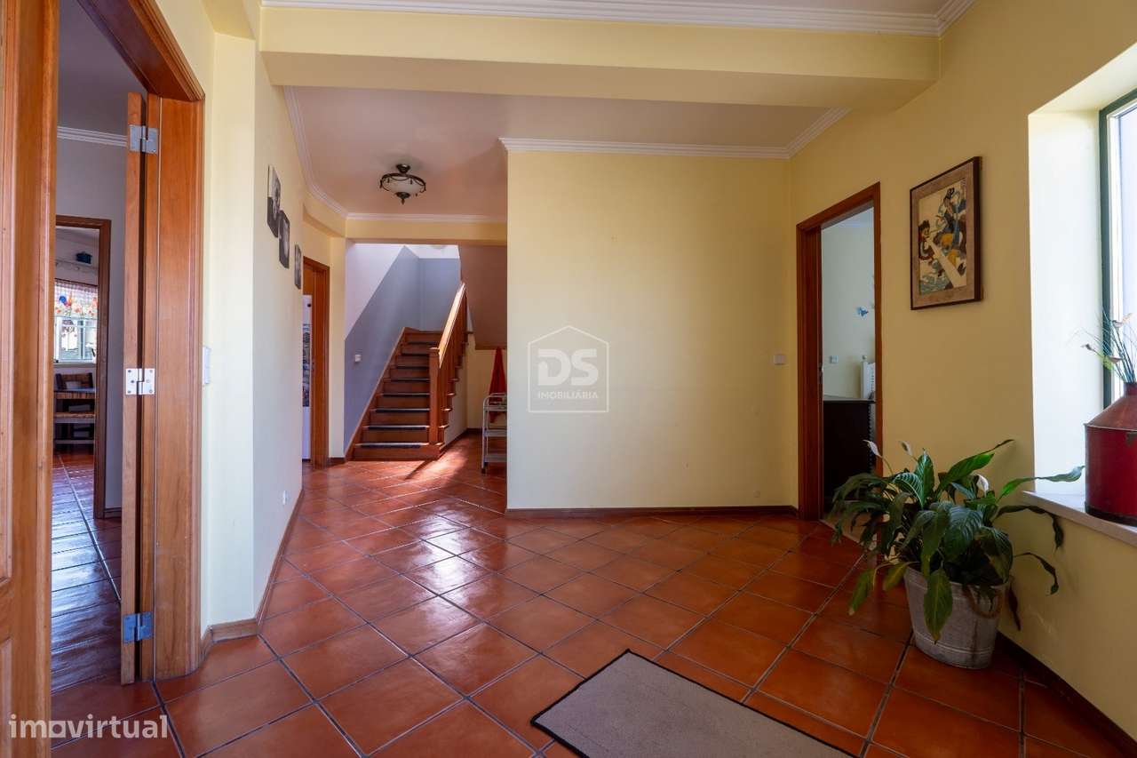 Moradia T5 geminada na Garcia, Marinha Grande-7