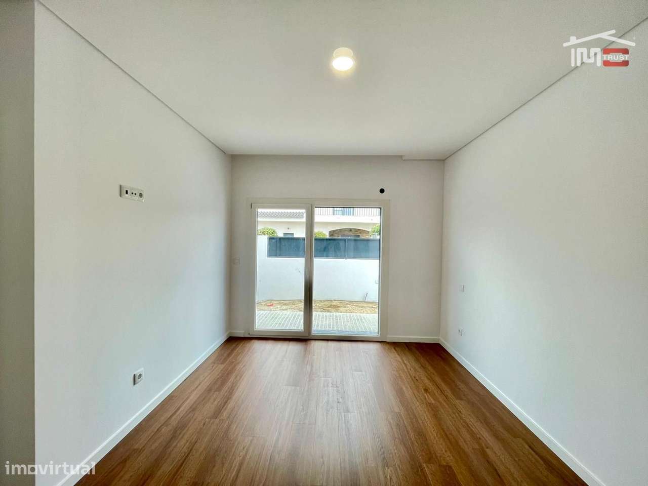 Moradia Térrea T3+1 com Áreas Amplas em Fernão Ferro | Terreno 380...-28