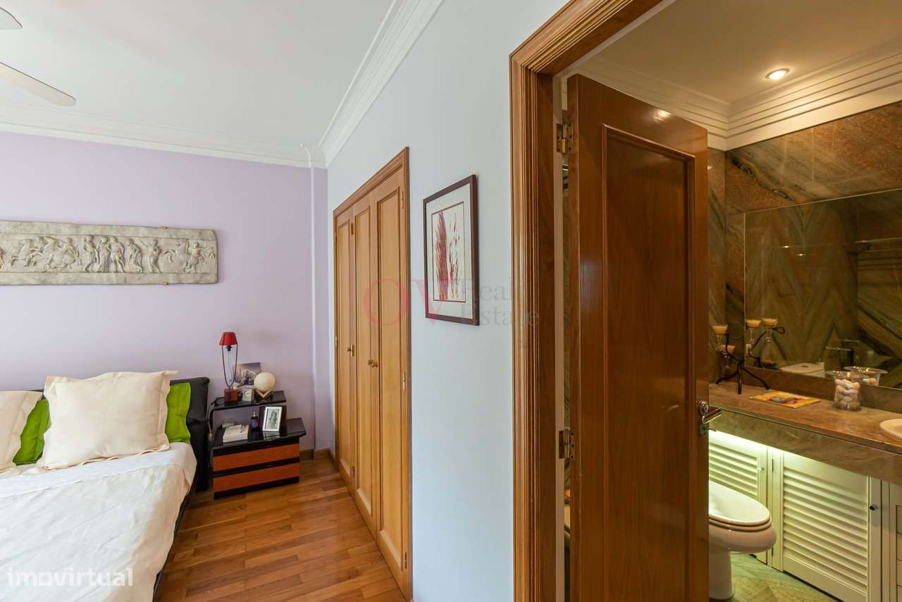 Para venda, apartamento T5 Rua Domingos Sequeira Porto, com varandas,-35