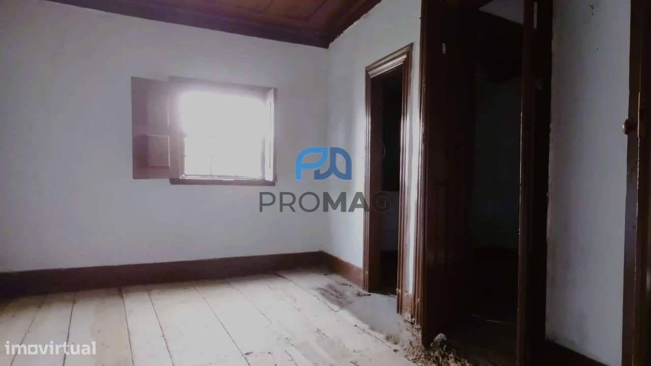 Moradia V3 para Recuperar em São Martinho de Mouros-8