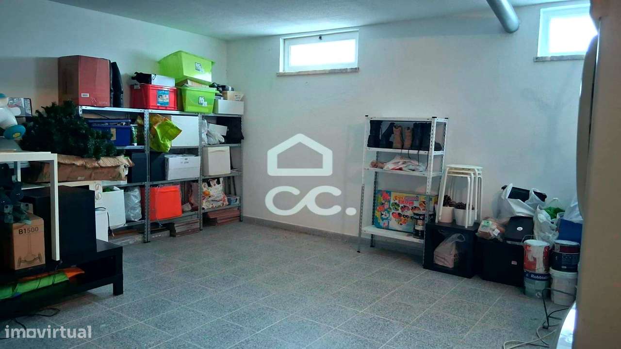 Apartamento T3 Moderno em Azeitão-23