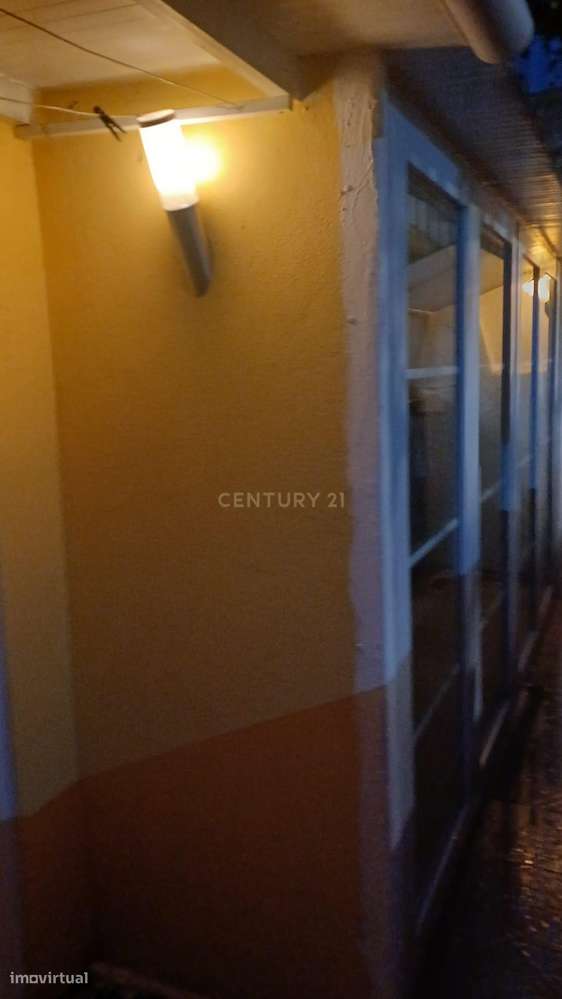 Apartamento T2+1 com Terraço no Centro de Odivelas-34