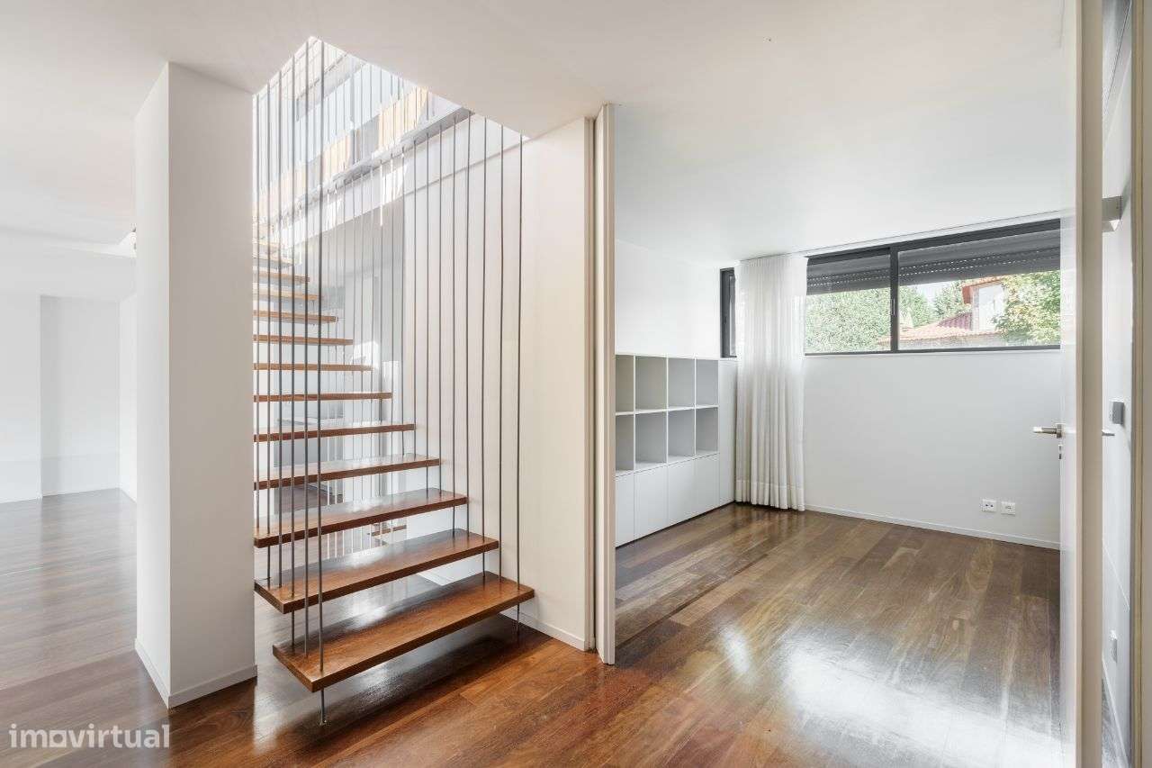 Penthouse Luxuosa com Piscina e Vistas 360º no Coração de Braga-24