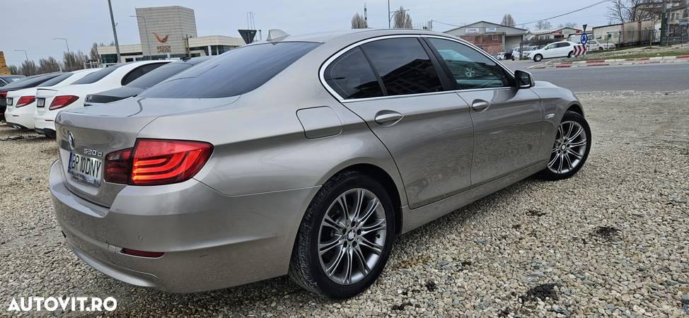 BMW Seria 5 520d Sport Line - 4