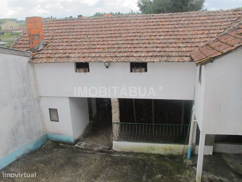 Moradia tradicional com 4 quartos com um grande jardim, pátio, área...-15