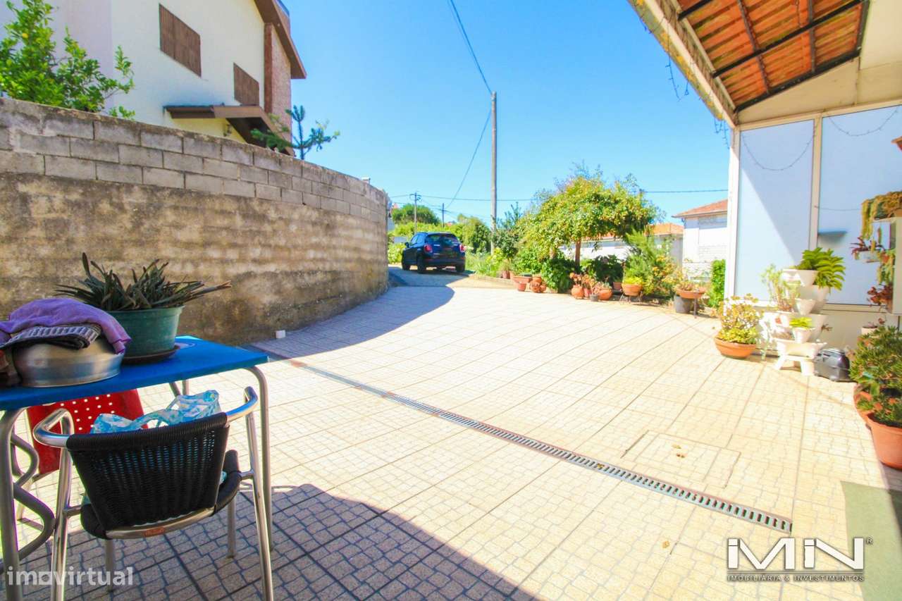 Mini Quinta com Construção Robusta, Poço, Adega e Viabilidade para Seg-25