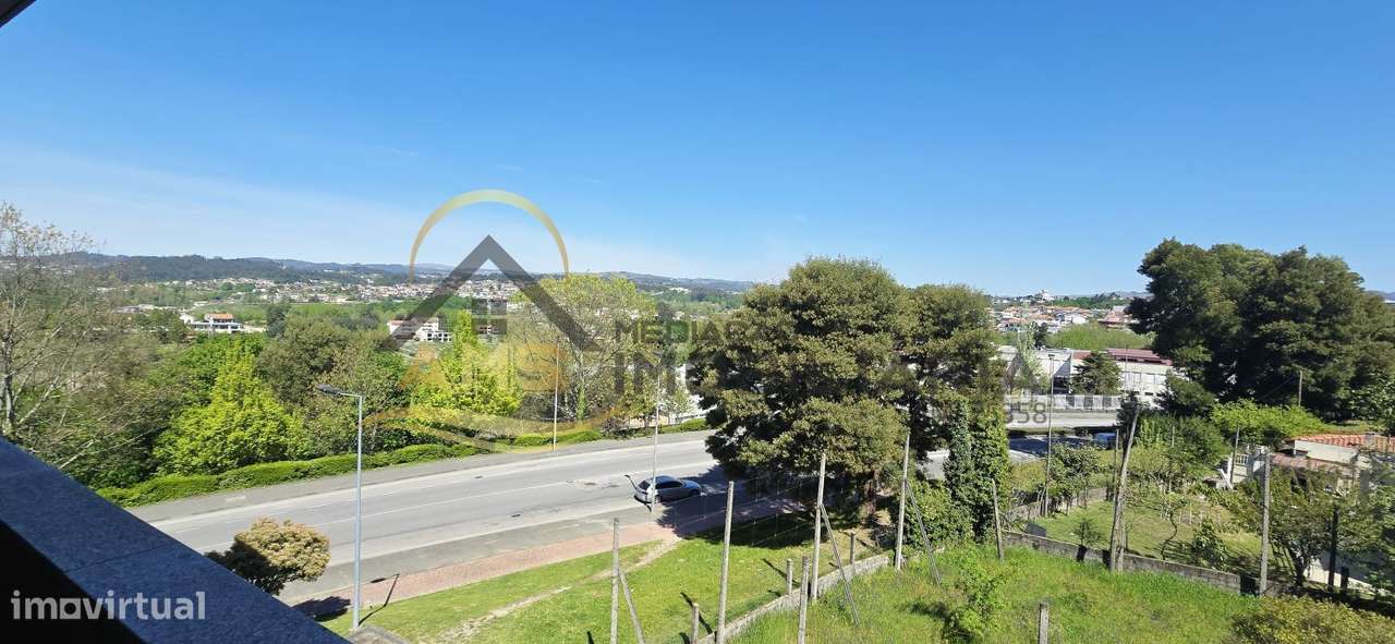 APARTAMENTO T2 COM GARAGEM CENTRO DE FAFE-33