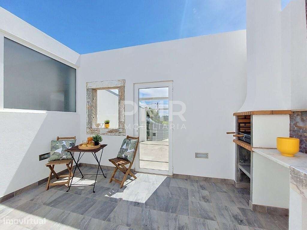 Moradia totalmente renovada com espaço exterior – Vale de Figueira-12