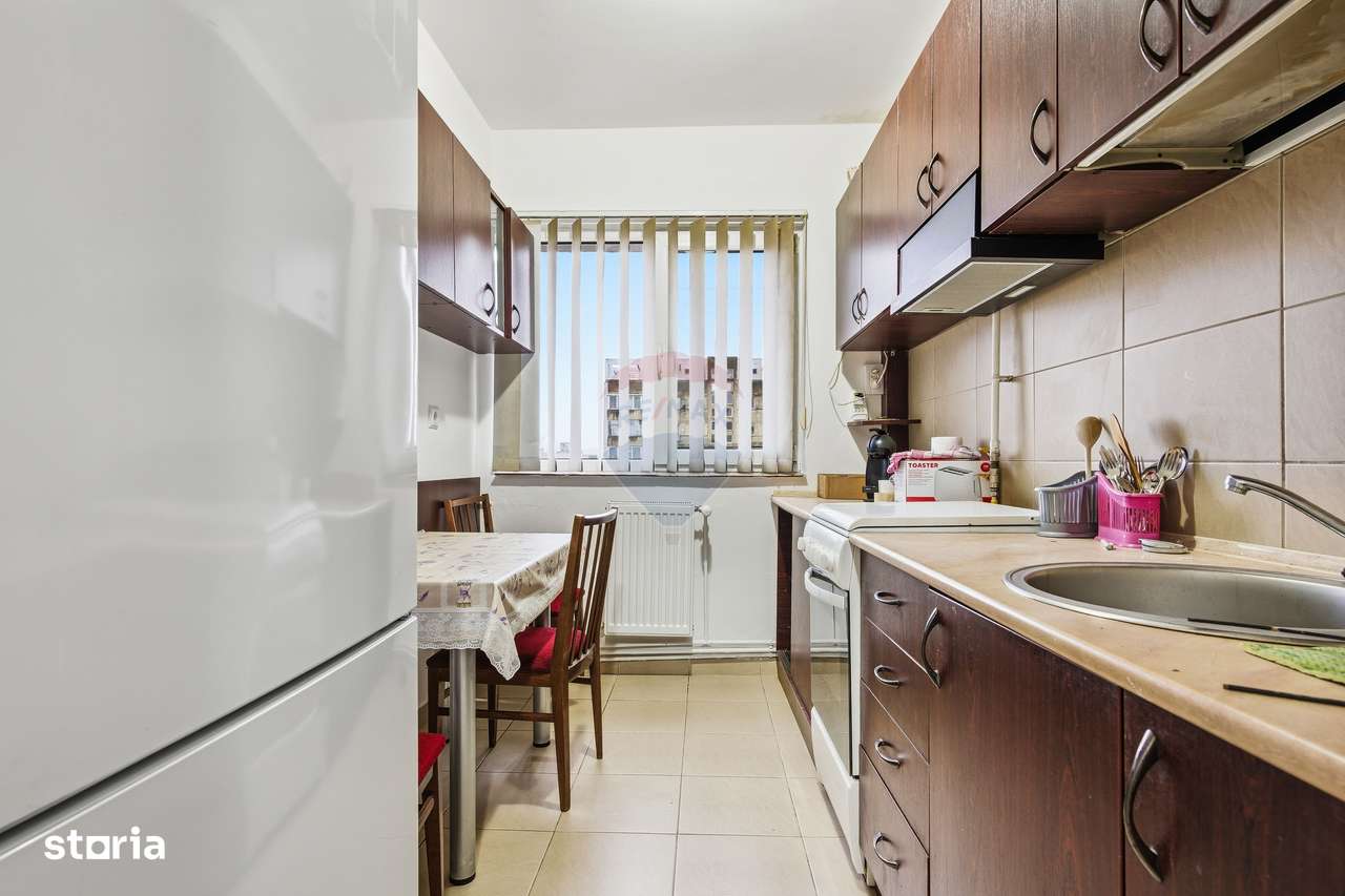Apartament cu 3 camere de vânzare în zona Palat-9