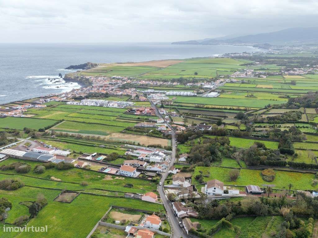 Moradia Térrea em Fenais da Luz: Conforto e Proximidade ao Mar-26