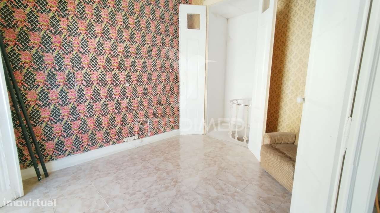Andar de Moradia & Sotao T2+2   com 234 m² para Recuperar na Baixa... - Grande imagem: 4/40