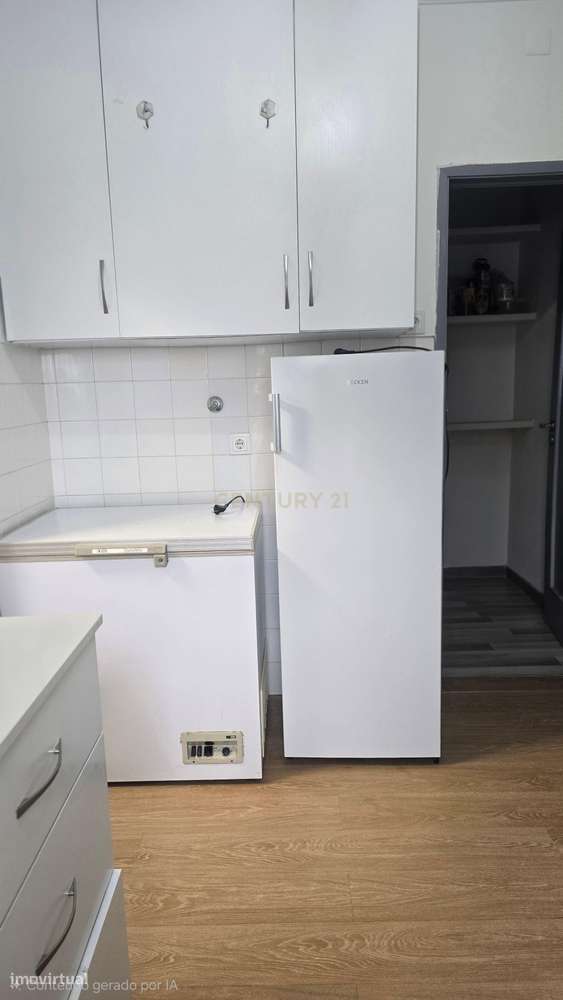 T4+1 com Garagem: Centralidade e Amplitude em Abrantes - Grande imagem: 5/21