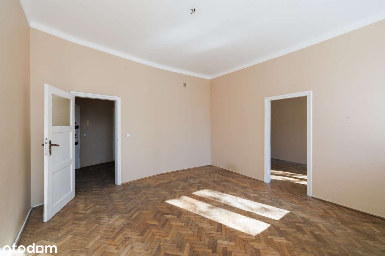 Jasne i wysokie mieszkanie w kamienicy z windą przy pl. Narutowicza!-1