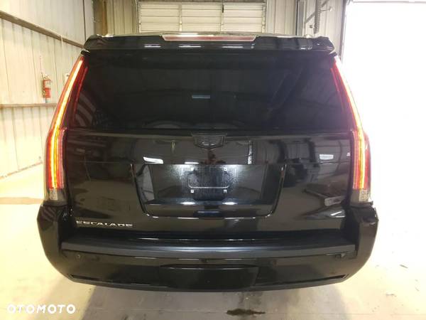 Cadillac Escalade - 4