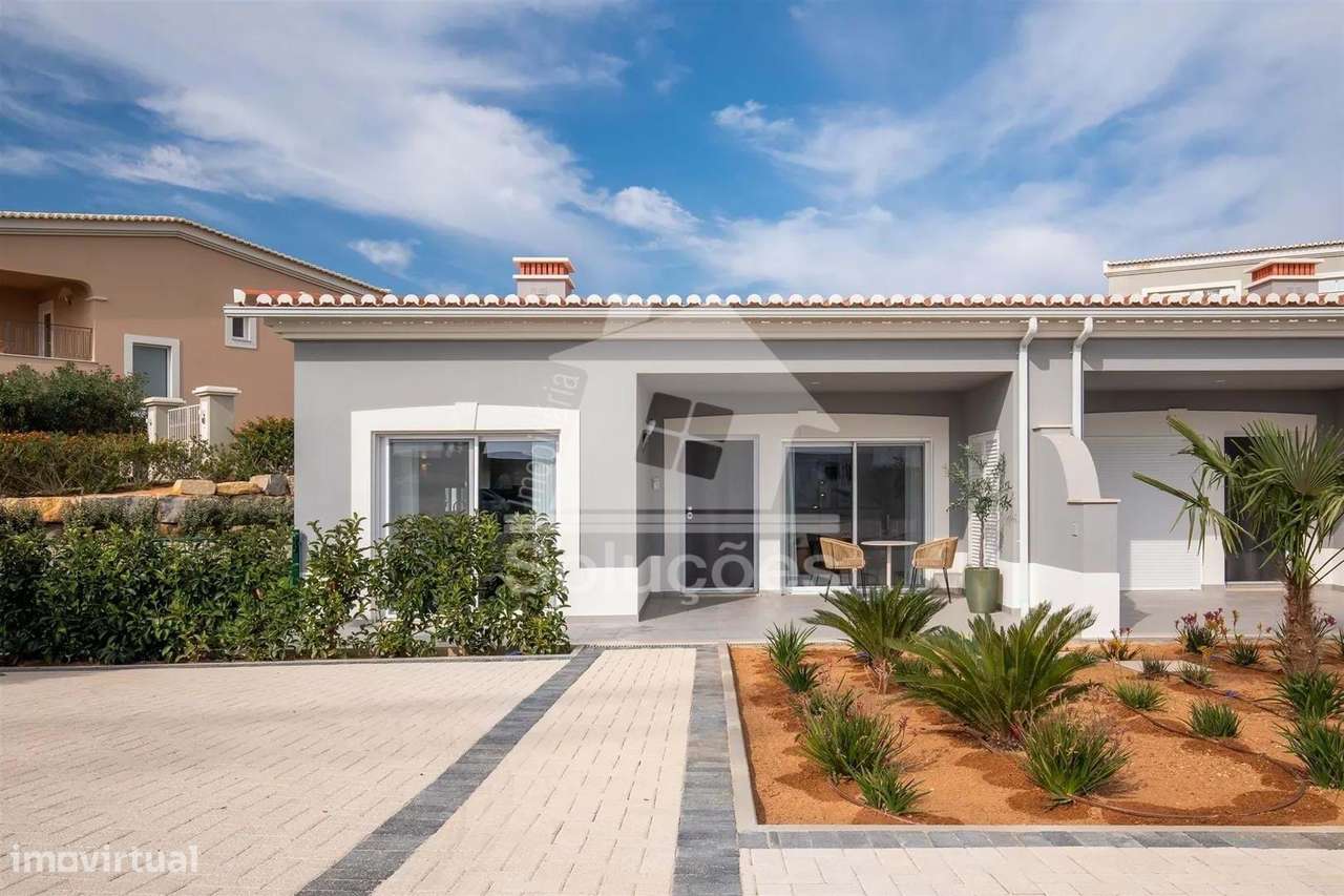 Moradia Geminada T2 em Lagos – inserida em Condomínio Fechado com Pisc - Grande imagem: 2/23